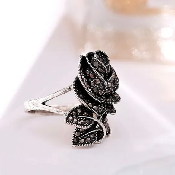 BLACK ROSE WEDDING RING - Picture 12 of 13